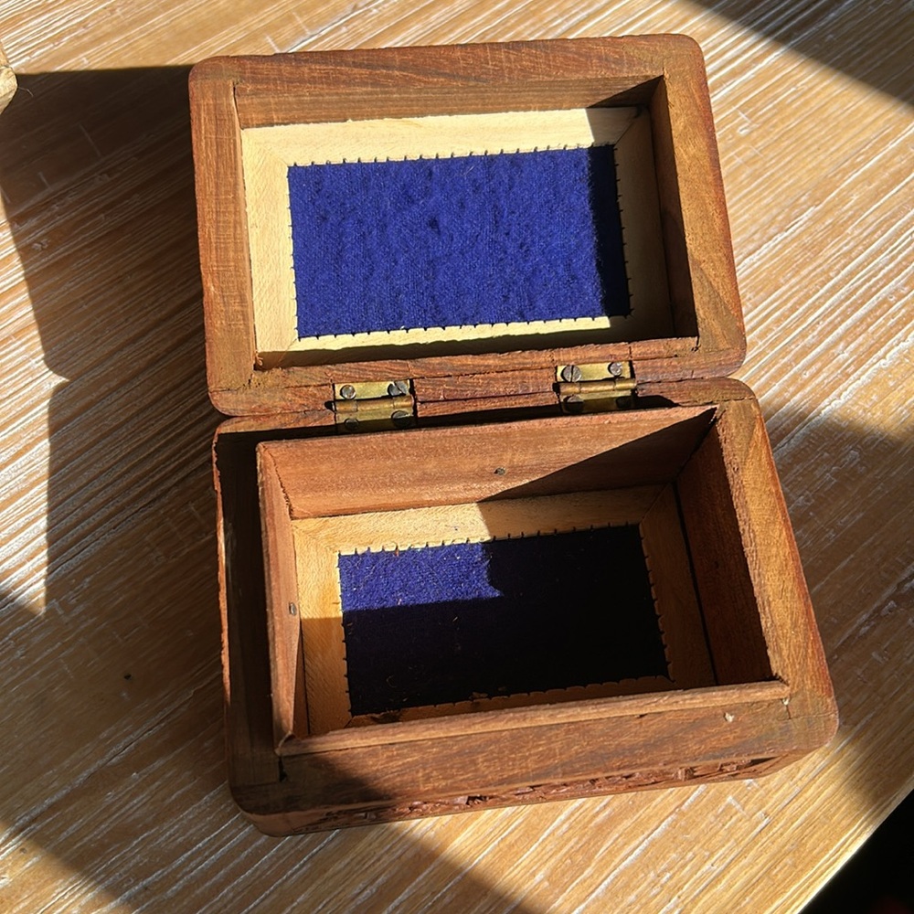 Vintage Hand-Carved Wooden Jewelry / Cards Box, India - Picture 8 of 12